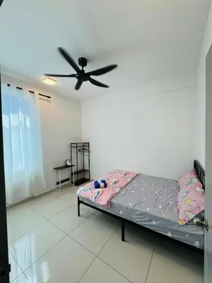 a bedroom with a bed and a ceiling fan at KoopJiha Homestay Meru Ipoh in Ipoh