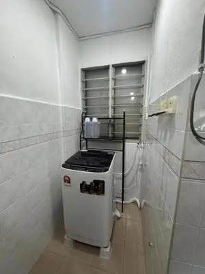 a small kitchen with a stove in a bathroom at D' Mutiara Homestay in Simpang Ampat