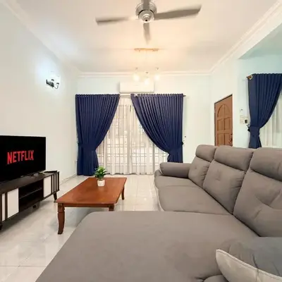 Family Landed 4BR 11 Pax Free Parking and Netflix