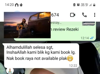 a screenshot of a text message of a man sitting in a van at REZEKI MUEZZA 3BR2B Cozy Homestay in Teluk Intan