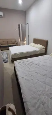 two beds in a room with two beds sidx sidx sidx at Cozy Nook in George Town