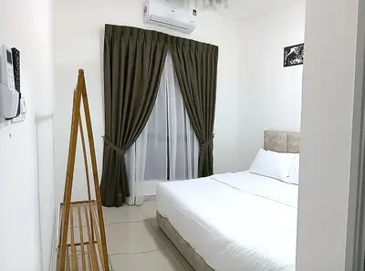 a bedroom with a bed and a window at Nuha Homestay La Casa Lunas