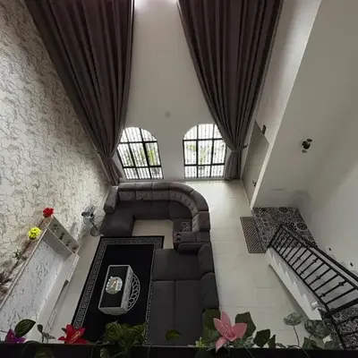 Luxury House Panoramic Views and Elegant Comfort
