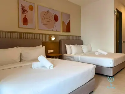 a hotel room with two beds in a room at 22 Macalisterz by Mana Mana in George Town