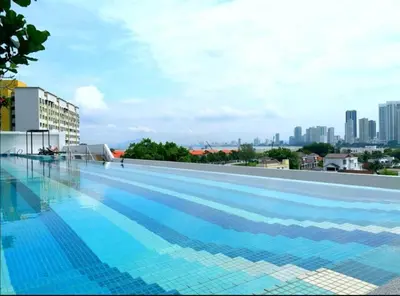 a large swimming pool on the roof of a building at Premier Suite Seaview 3 minute to gurney in Gua Sai