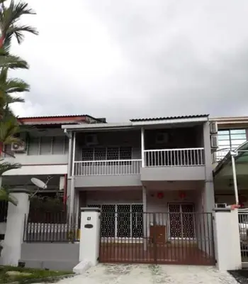 a large white house with a palm tree in front of it at Taiping Lake View in Gua Sai