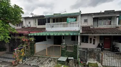 an old house with a porch and a balcony at Aishah homestay in Ipoh
