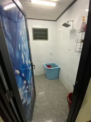a bathroom with a fish tank in a room at Laman Warisan Opah Homestay in Manong