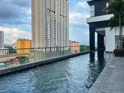 a river in a city with tall buildings at Le Cozy Cabin - 2B2R SeaCity View Infinity Pool in George Town