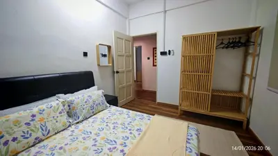 a bedroom with a bed in a room at Homestay Si Manja Kini Bertam 4 Bilik Semi D 2 Tingkat in Kepala Batas