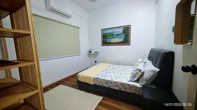 a small room with a bed and a window at Homestay Si Manja Kini Bertam 4 Bilik Semi D 2 Tingkat in Kepala Batas