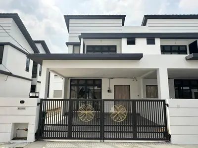 a white house with a black gate at Modern Stylish 4BR Family House I Machang Bubuk in Bukit Mertajam