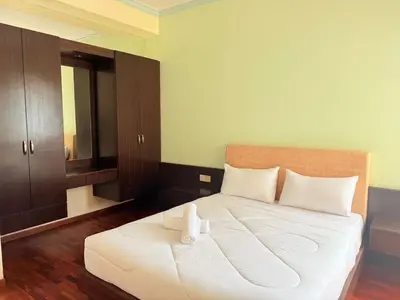a bedroom with a large white bed with white pillows at Sunway Lakeside Villa Ipoh in Tambun
