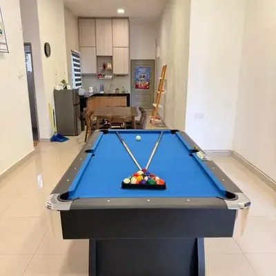 Ayaan Snooker Home 5 at Quintet Apartment with Private Parking