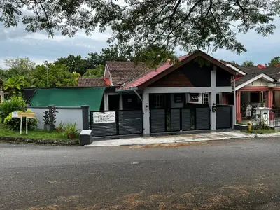 a store on the side of a street at Teratak Minda Cerdas in Kulim