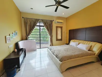 a bedroom with a large bed and a ceiling fan at ipoh botani 4br12pax pets friendly muji luxe in Ipoh