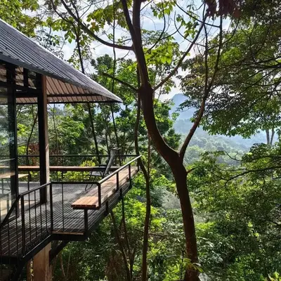 Stunning Mountain View Lodge with Pool Lauhaus2
