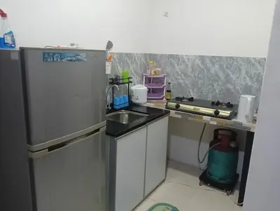 a small kitchen with a sink and a refrigerator at HomeStay YNS Kampar Putra Perak 2 Bilik dan 2 Bilik Air in Kampar