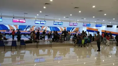a group of people standing around in a large room at HomeStay YNS Kampar Putra Perak 2 Bilik dan 2 Bilik Air in Kampar