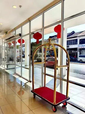 a shopping cart in front of a store window at 118 Grand Hotel in George Town
