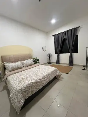 a bedroom with a bed and two windows at Mutiara Homestay cameron in Tanah Rata