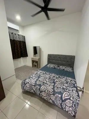 a bedroom with a bed and a ceiling fan at NN Homestay Tasek Gelugor in Kampong Selamat