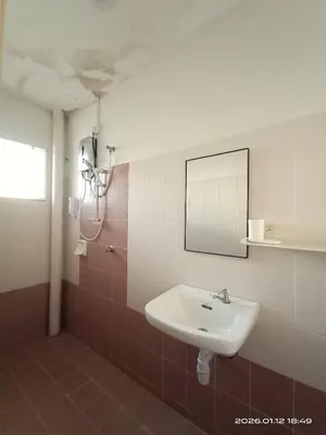 a bathroom with a sink and a mirror at Adno Homestay Batu Kawan 5SB in Simpang Ampat