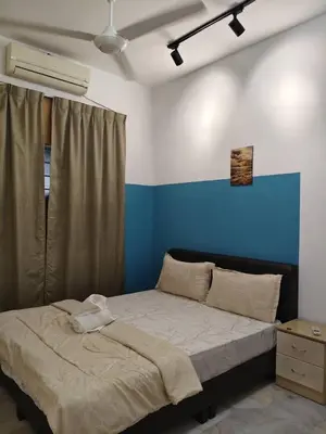 a bedroom with a bed with a blue wall at Warmy 4 Bedrooms Double Storey Homestay, Few mins to Town, by MR HOMESTAY in Teluk Intan