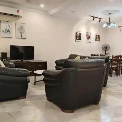 Warmy 4 Bedrooms Double Storey Homestay