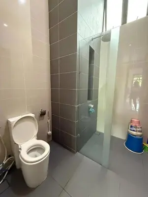 a bathroom with a toilet and a glass shower at Scafie apartment 001