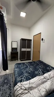 a bedroom with a large bed in a room at Homestay Azizi in Seri Iskandar