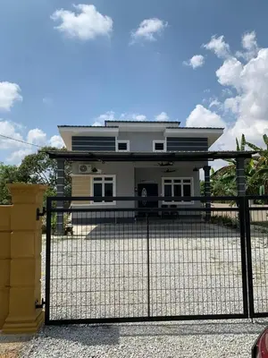 a house behind a fence with a gate at Homestay D'Kutan Bandar Baharu Kedah in Bandar Baharu