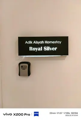 a sign for aaywegian honesty royal silver on a wall at Adik Aisyah Hotel Studio Room Royal Silver centrum Brinchang in Brinchang
