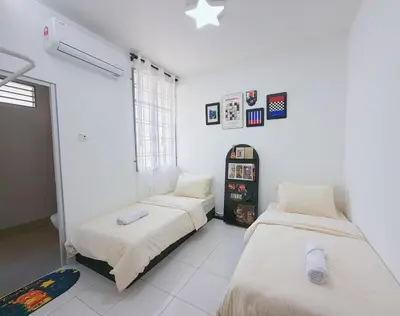 a room with two beds in a room at Cozy Homestay 6-10pax Double storey in Bukit Mertajam