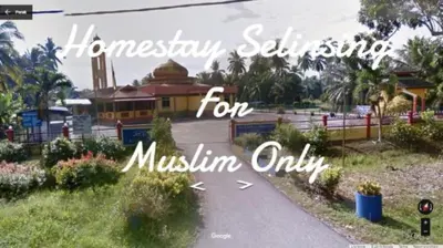 a view of a road with a building in the background at Homestay selinsing in Simpang Ampat Semanggol