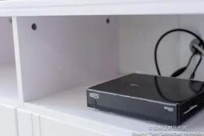 a black router sitting on top of a white table at Shuang Yang Sekinchan Homestay in Sekincan