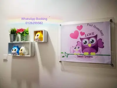 a sign on the wall of a bathroom with owls at Feel Homestay in Cameron Highlands