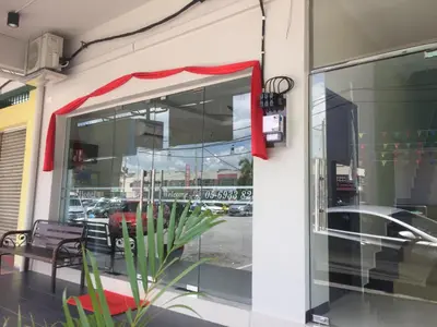 a window of a store with a red ribbon at Hi Star Hotel in Sitiawan