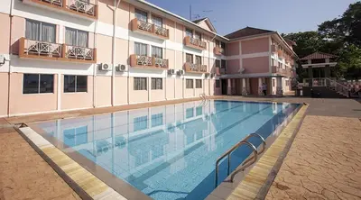 a large swimming pool in front of a building at Hotel Seri Malaysia Ipoh in Ipoh