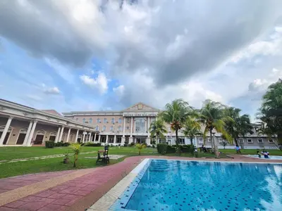 a large building with a swimming pool in front of it at Hotel Seri Malaysia Kulim in Kulim