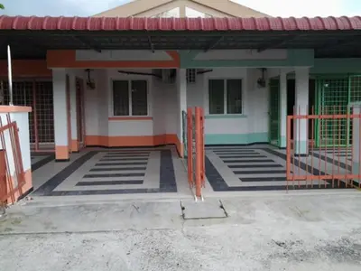 a building that is under construction with the front of it at Alisa Homestay in Sungkai