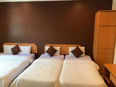 two beds sitting next to each other in a bedroom at Kangsar Hotel in Kuala Kangsar