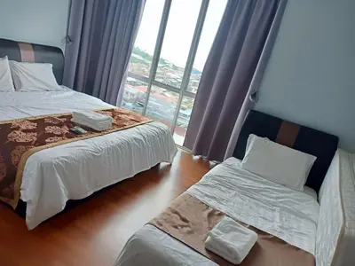 a hotel room with two beds and a window at Sekinchan SeaView Homestay 134 \u9ad8\u697c\u770b\u6d77\u9633\u53f0\u6c11\u5bbf in Sekincan
