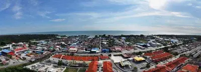 an aerial view of a city with the ocean at Sekinchan SeaView Homestay 134 \u9ad8\u697c\u770b\u6d77\u9633\u53f0\u6c11\u5bbf in Sekincan