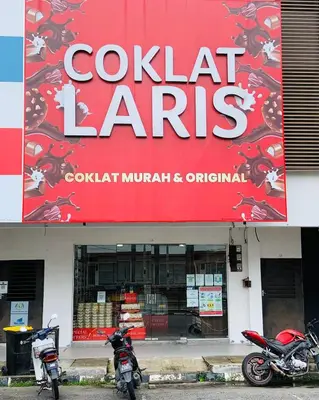 two motorcycles parked in front of a store at Pangkor Damai in Pangkor
