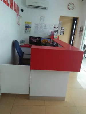 a red and white counter in a room at Hotel Sri Malim Sungkai in Sungkai