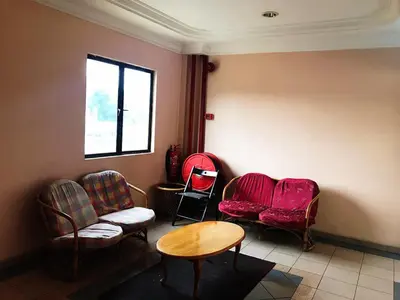 a living room with chairs and a table and a window at Hotel Sri Raub in Raub