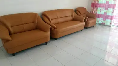 two brown chairs sitting in a waiting room at Homestay Kuala Kangsar in Kuala Kangsar