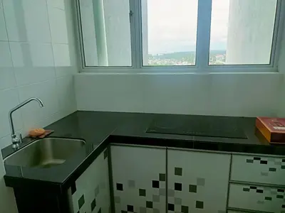 a kitchen with a sink and a window at Sekinchan PaddyView Homestay \u9ad8\u697c \u770b\u7a3b\u7530 \u9633\u53f0\u6c11\u5bbf in Sekincan