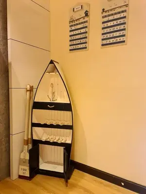 a room with a shelf with a mirror and a guitar at Sekinchan PaddyView Homestay \u9ad8\u697c \u770b\u7a3b\u7530 \u9633\u53f0\u6c11\u5bbf in Sekincan